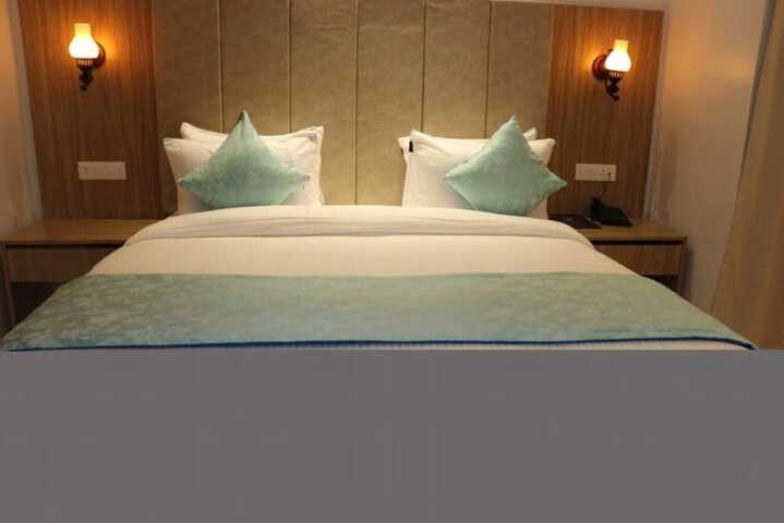 Room 7 of 16