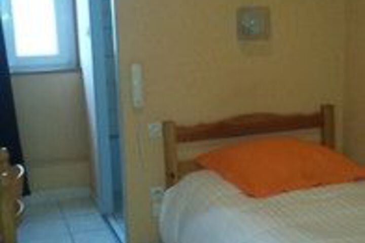 Room 14 of 40