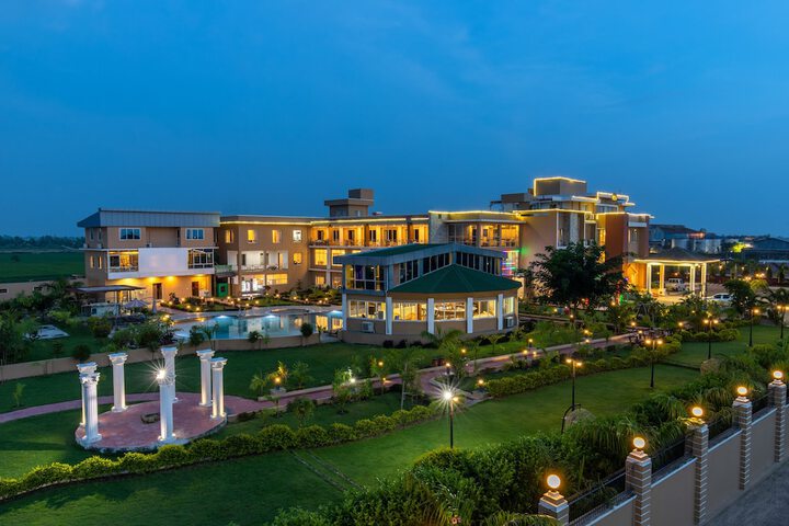 Hotel Exterior 104 of 110