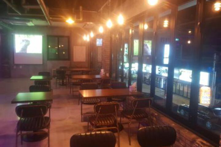 Lounge 9 of 53