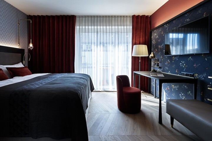 Room 43 of 102