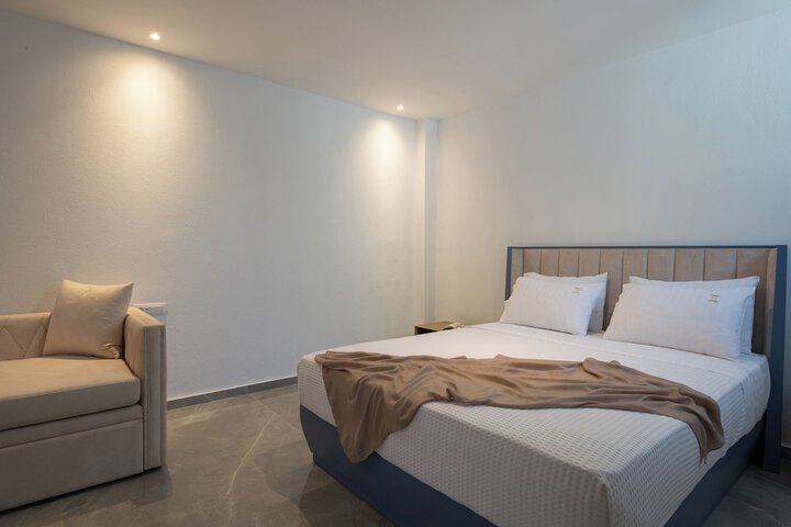 Room 4 of 68