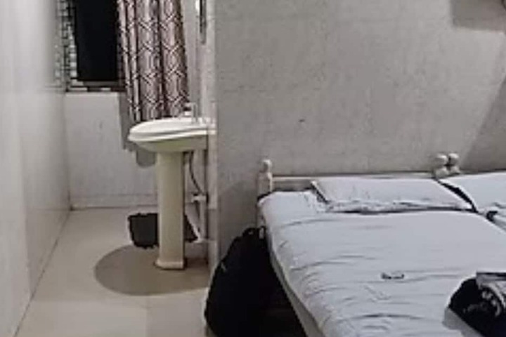 Room 6 of 7