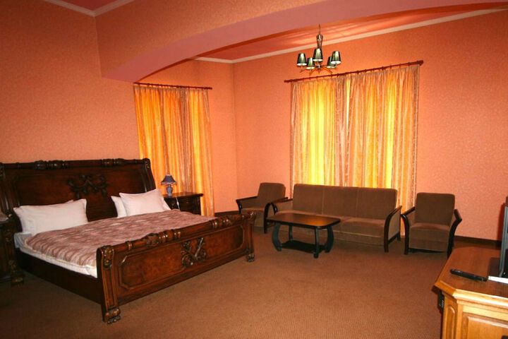 Room 6 of 30