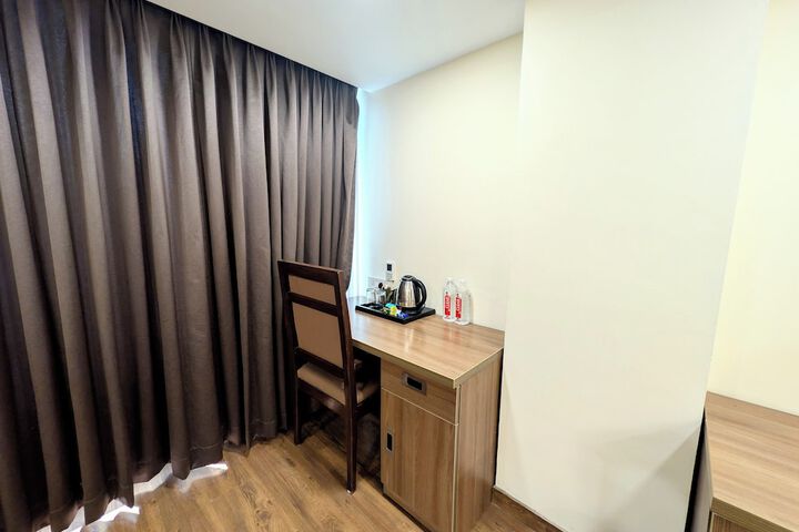 Room 16 of 184