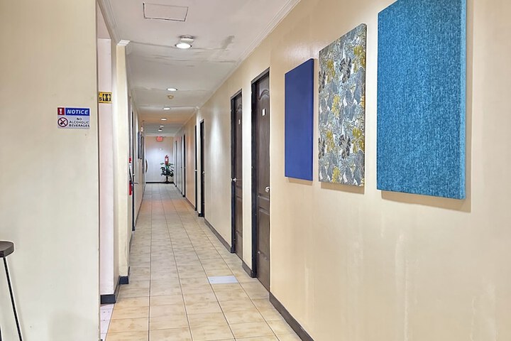 Ballroom/Hall 22 of 33