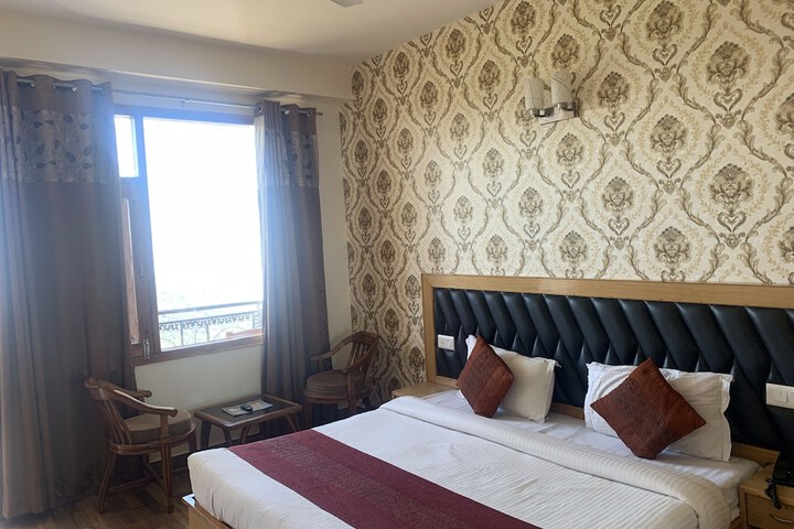 Room 3 of 20