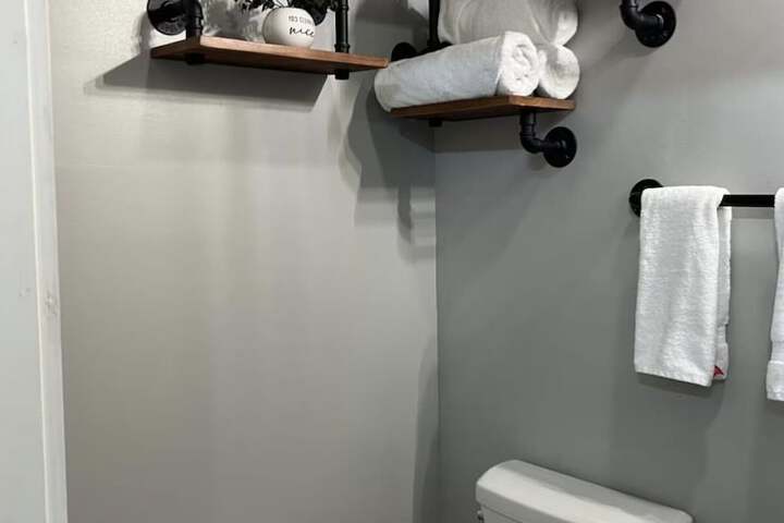 Room 17 of 28