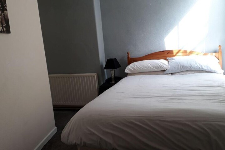 Room 6 of 28