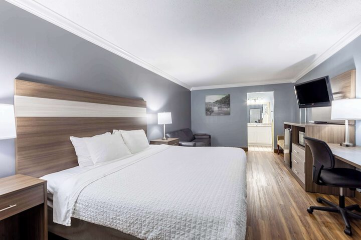 Exterior King Bed (7 of 17)