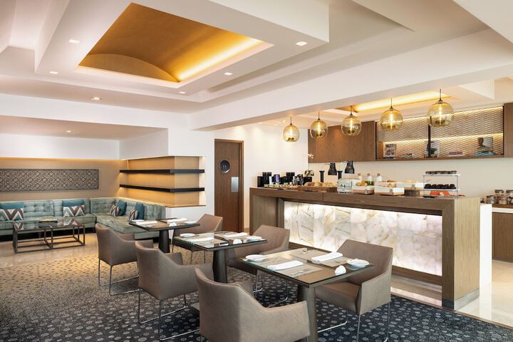 Lounge 174 of 196