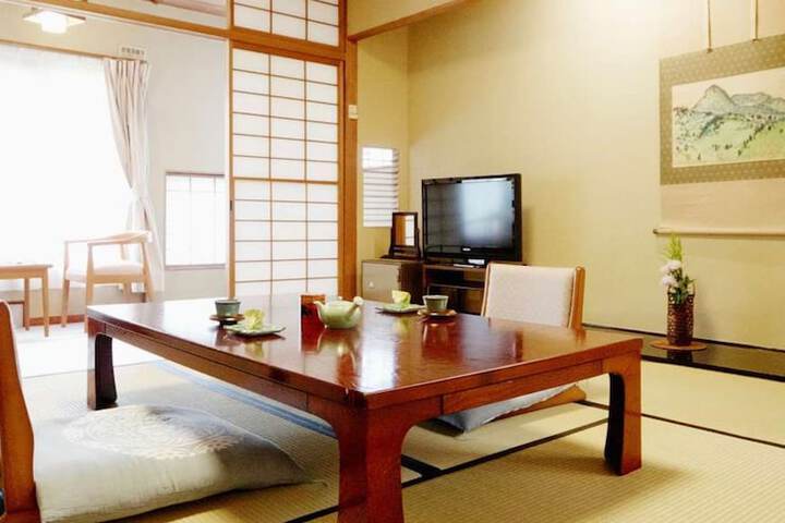 Room 18 of 128