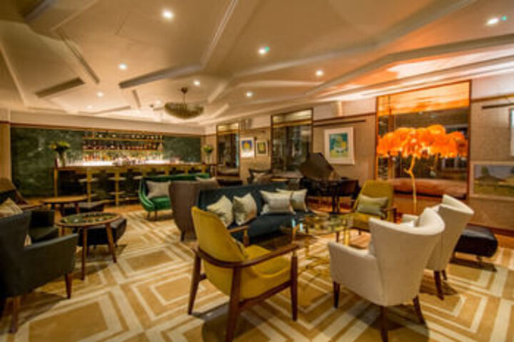 Lounge 49 of 65