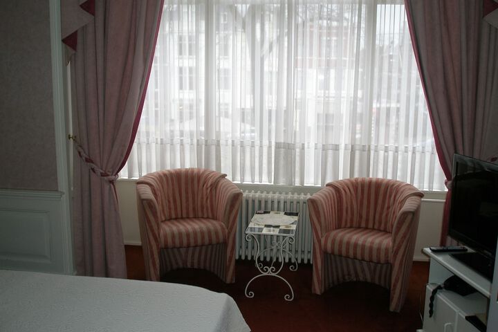 Room 10 of 24