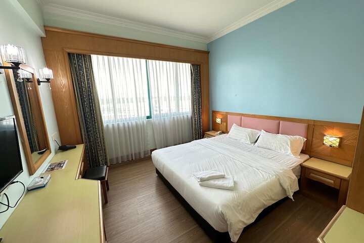 Room 7 of 44