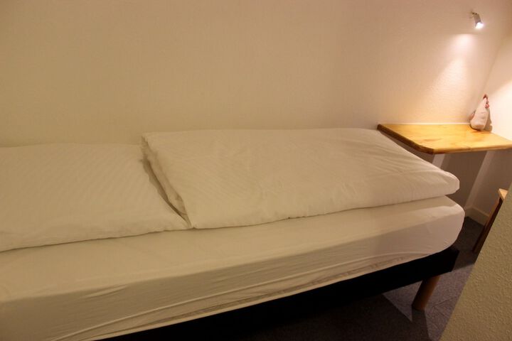 Room 4 of 39