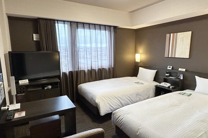 Room 12 of 35