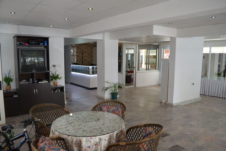 Entrance & Lobby