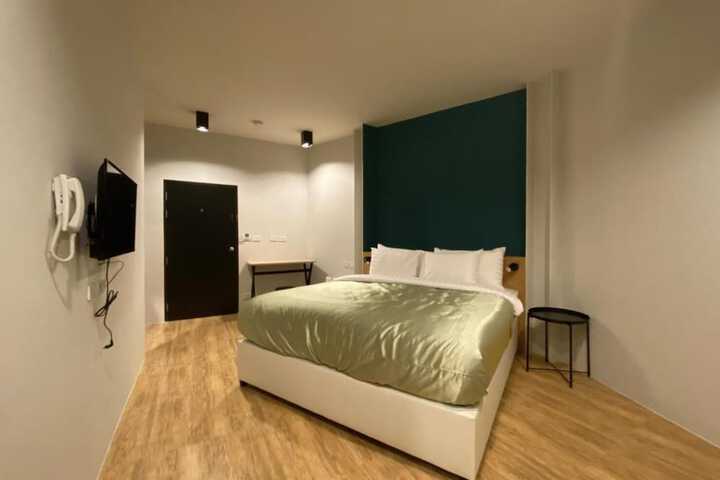 Room 18 of 30