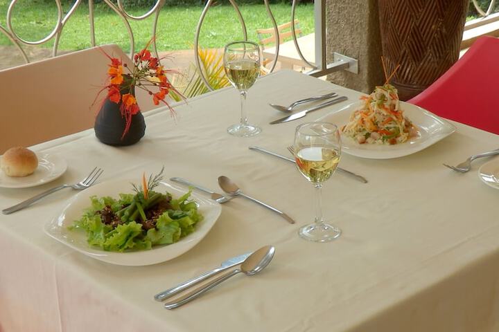 Dining 39 of 43