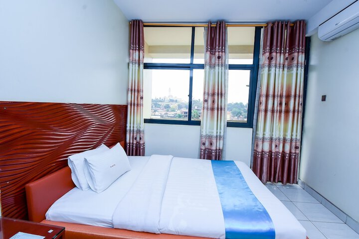 Room 16 of 37