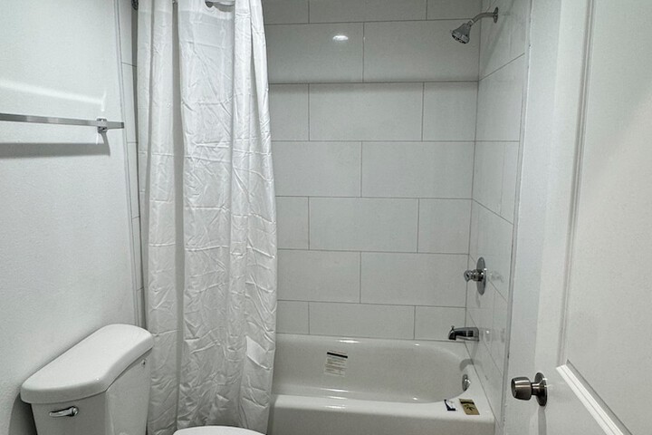 Room 5 of 9