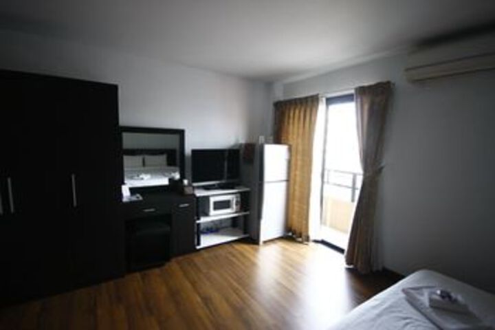 Room 13 of 20