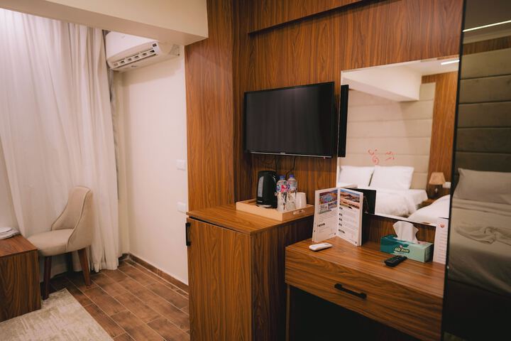 Room 43 of 77