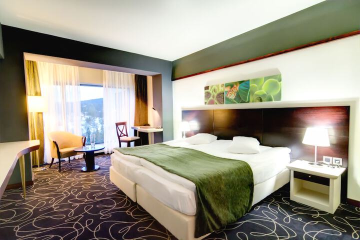 Room 32 of 144