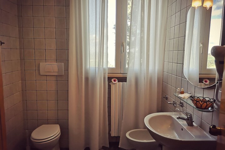 Room 18 of 33