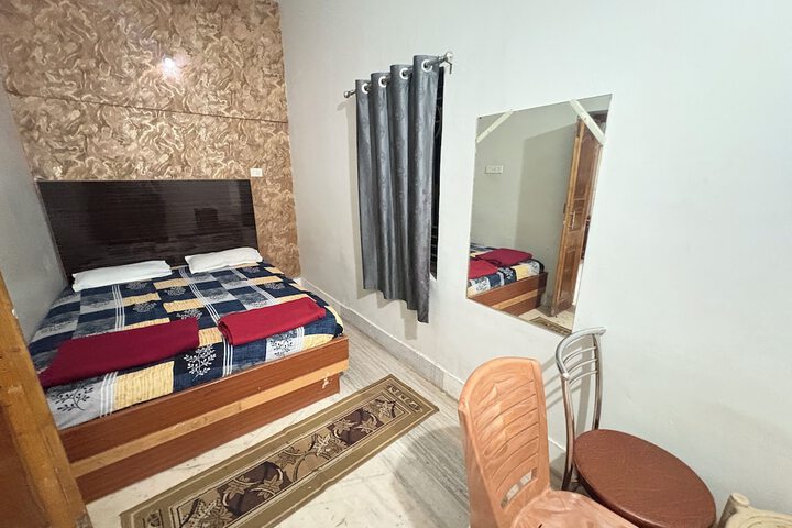 Room 8 of 19