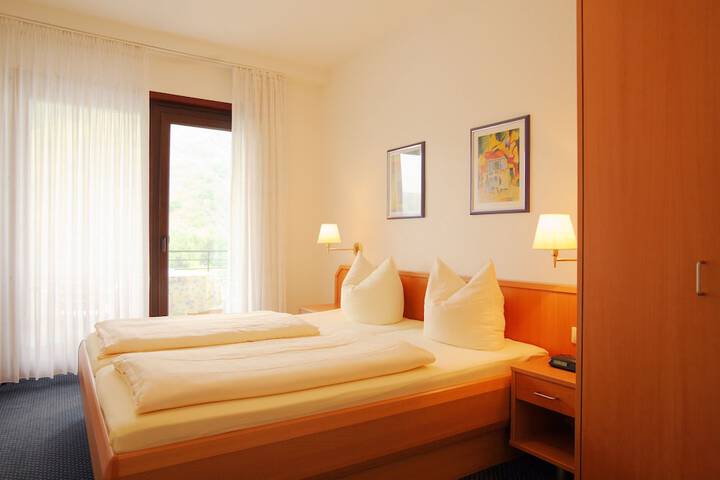 Room 4 of 63
