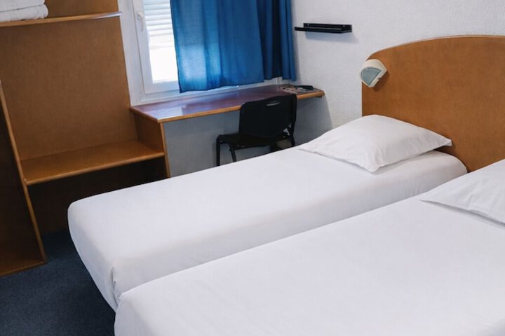 Room 15 of 28