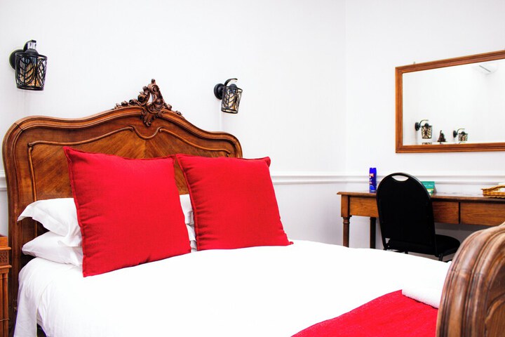 Room 27 of 65