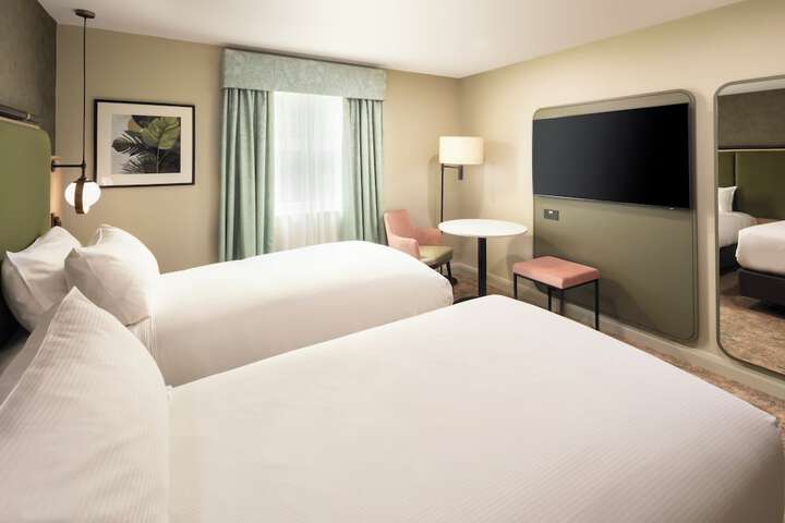 Room 35 of 179