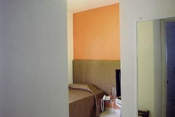 Room 19 of 85