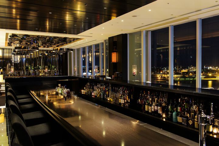 Lounge 104 of 130