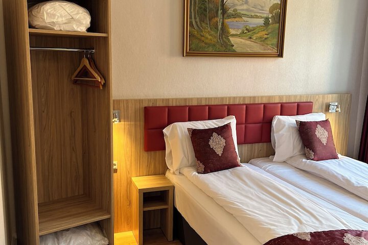 Room 35 of 52