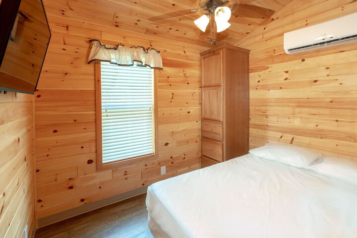 Room 5 of 18