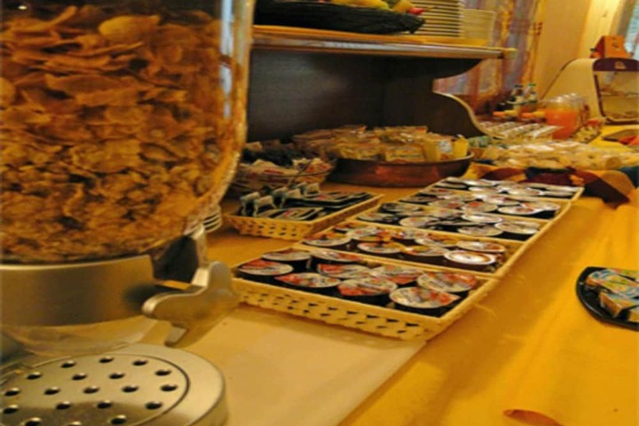 Dining 33 of 35