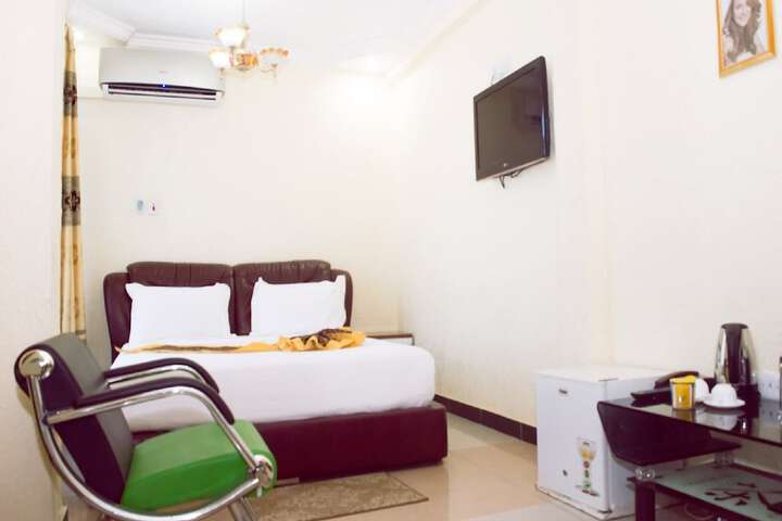 Room 7 of 38