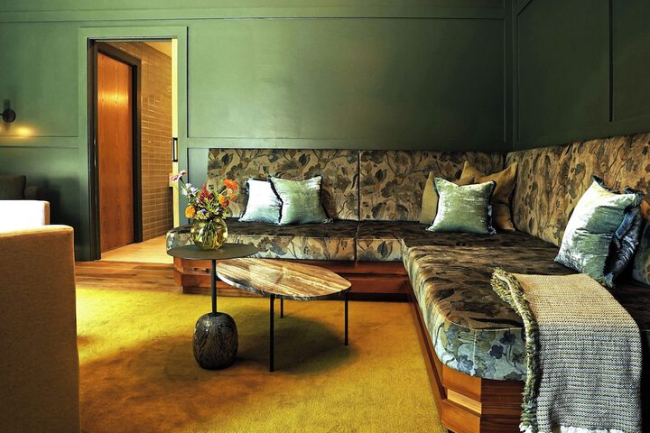 Room 16 of 53