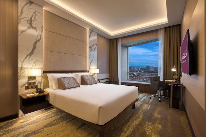Room 9 of 30