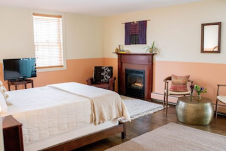 Room 4 of 126