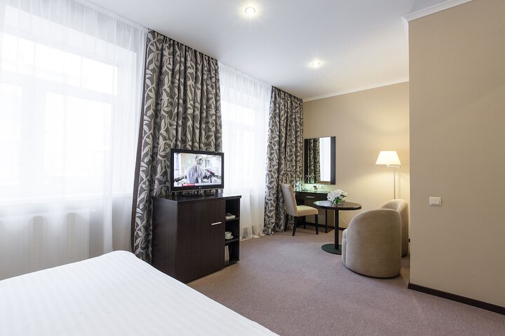 Room 2 of 37