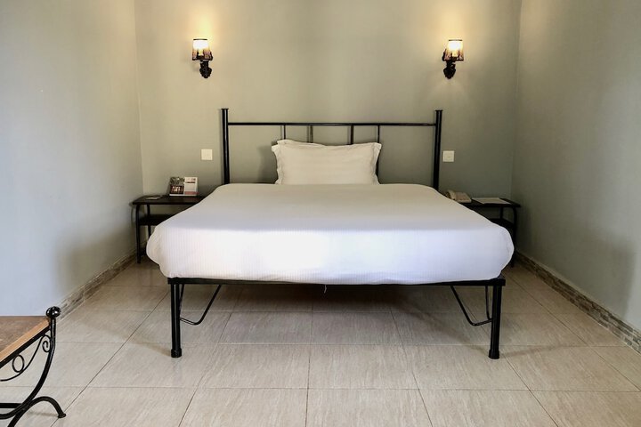 Room 12 of 32