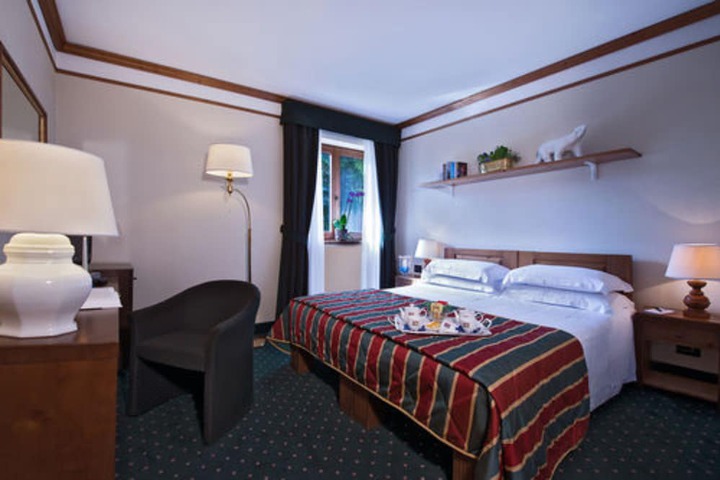 Room 10 of 37