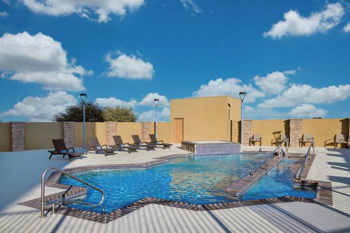 Pool 11 of 26