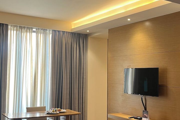 Room 27 of 100