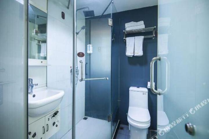 Elan Hotel (Changsha Yingbin Road Metro Station)